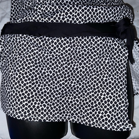 Tommy Bahama Halter Tankini And Swim Skirt Set - Picture 2 of 16